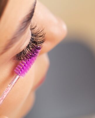 Jak prawidłowo używać szczoteczki do rzęs po przedłużaniu? sztuczne rzęsy szczoteczki